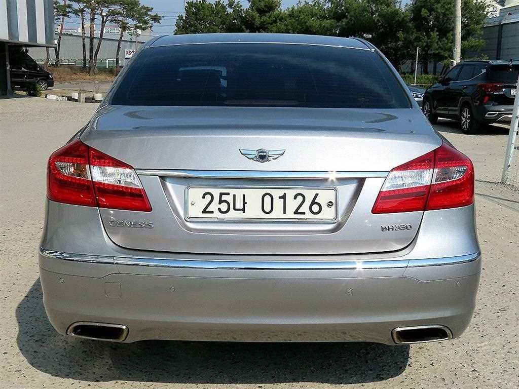 HYUNDAI Genesis - Vista 4