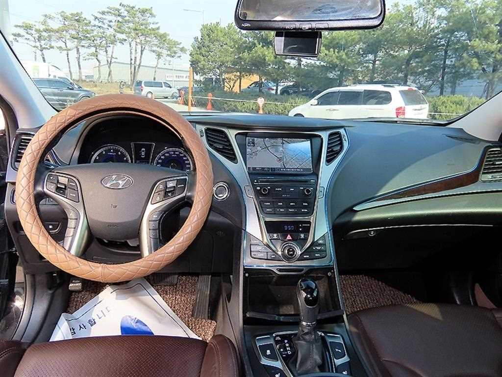 HYUNDAI Grandeur - Vista 7