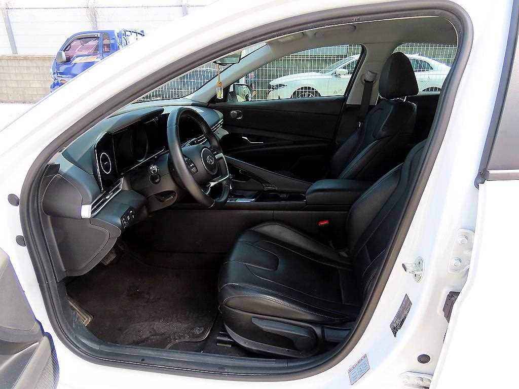 HYUNDAI Avante - Vista 5