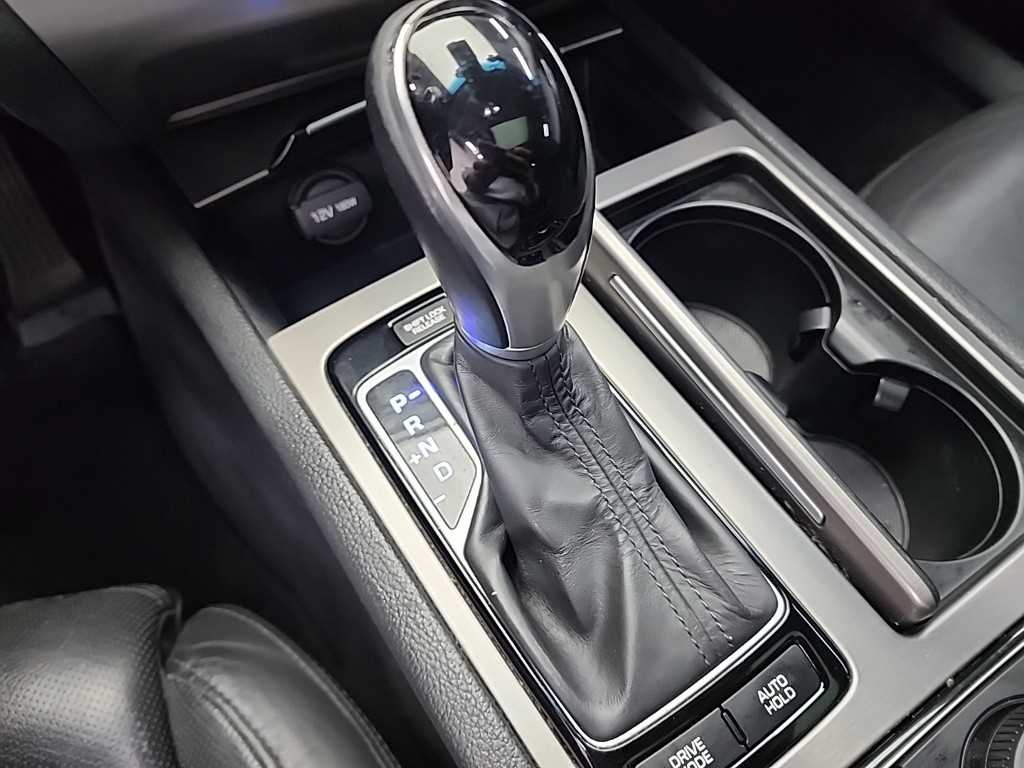 HYUNDAI Genesis - Vista 8