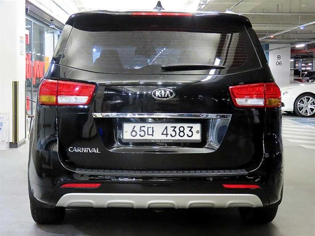 KIA Carnival - Vista 5