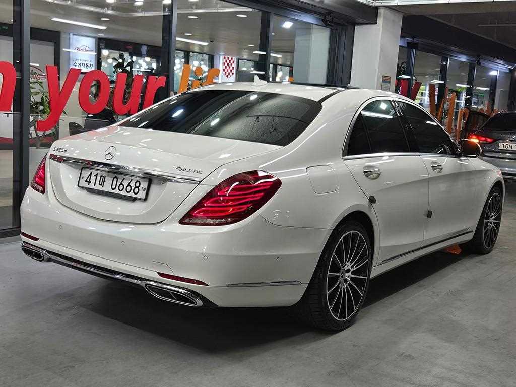 Mercedes Benz S Class - Vista 5