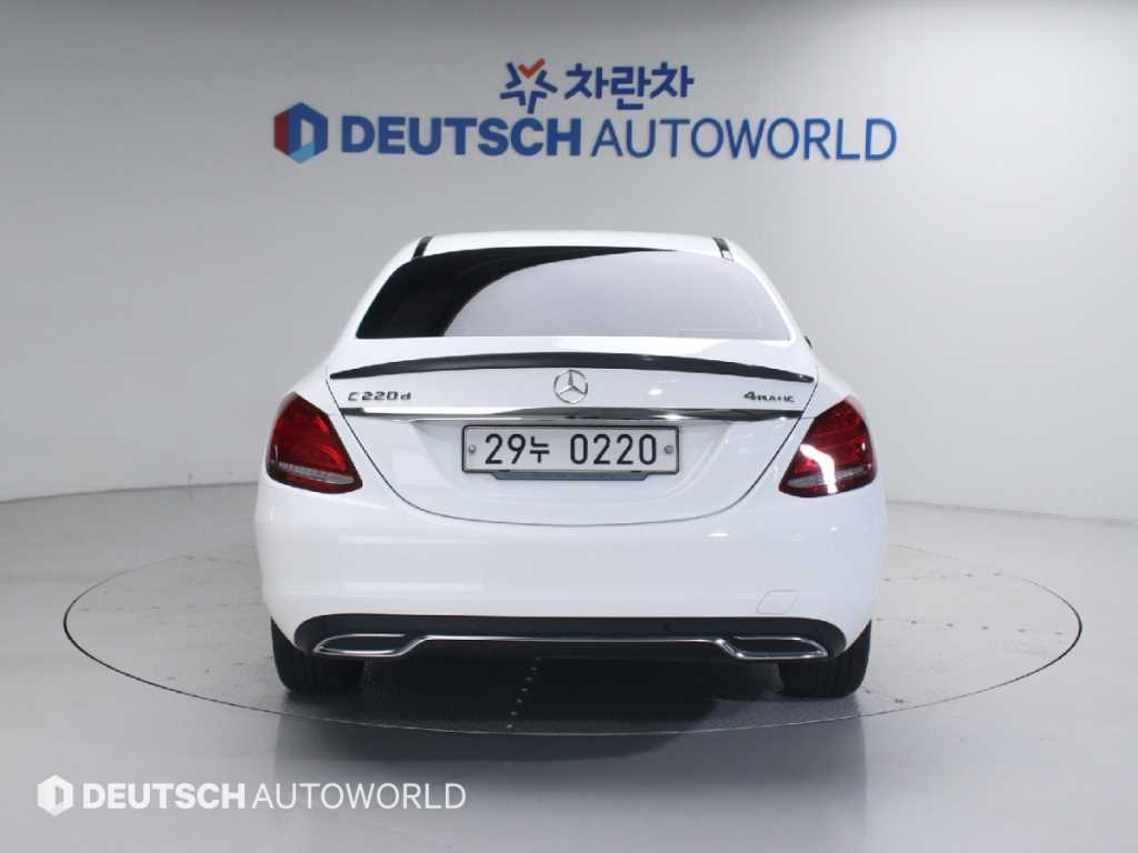 Mercedes Benz C Class - Vista 4