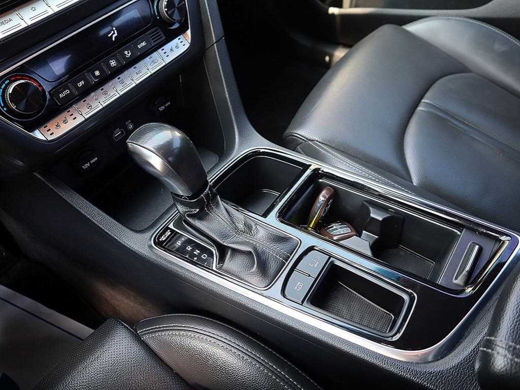 HYUNDAI Sonata - Vista 12