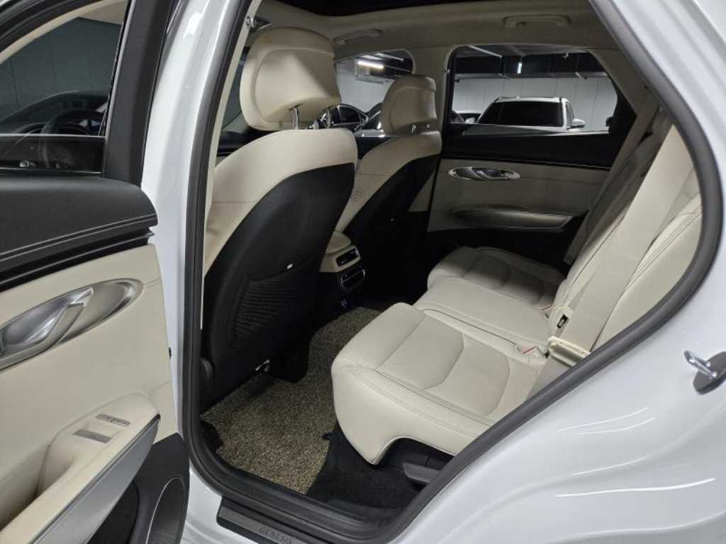 Genesis GV70 - Vista 10