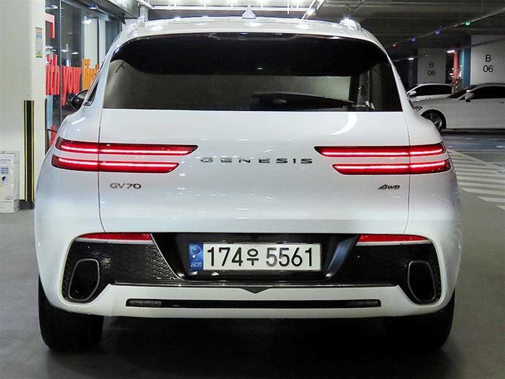 Genesis GV70 - Vista 5