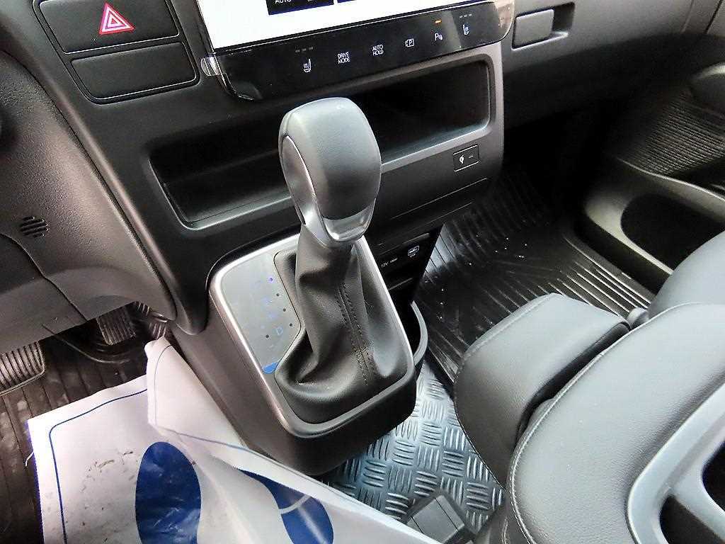 HYUNDAI Staria - Vista 10