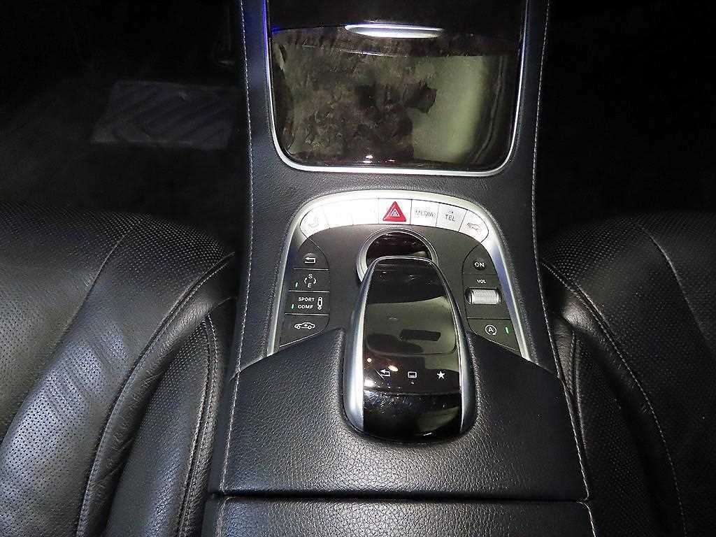 Mercedes Benz S Class - Vista 12