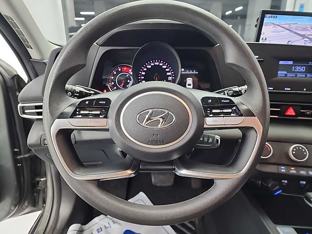 HYUNDAI Avante - Vista 9