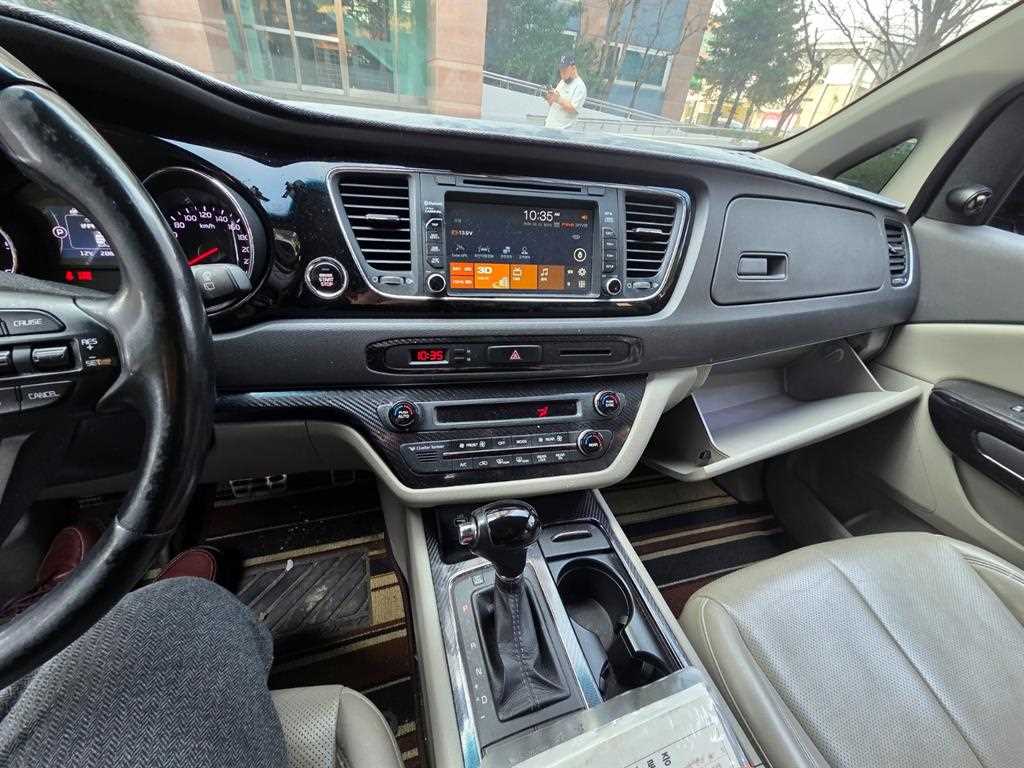 KIA Carnival - Vista 6