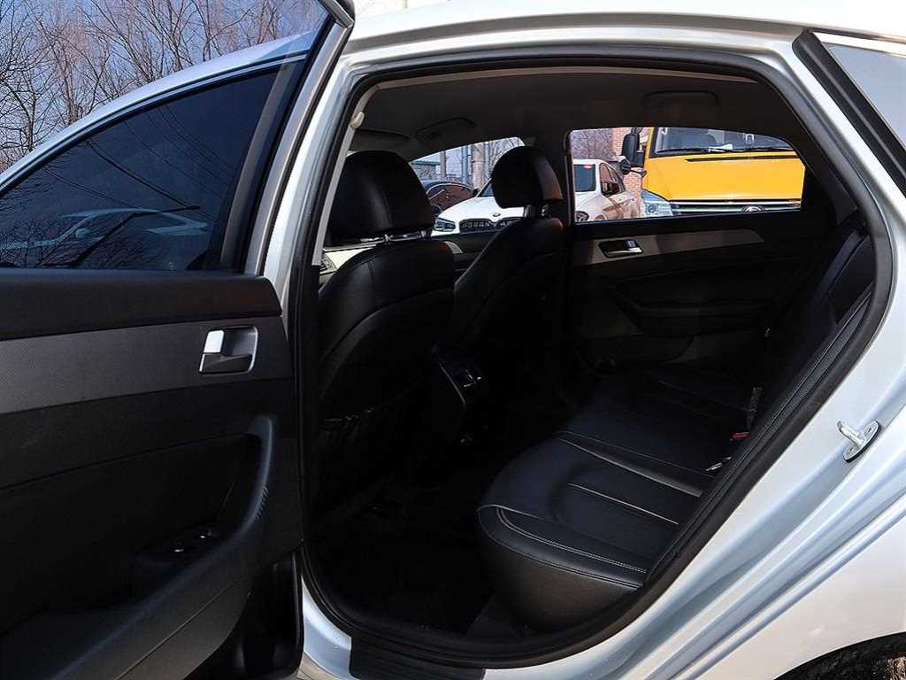 HYUNDAI Sonata - Vista 7