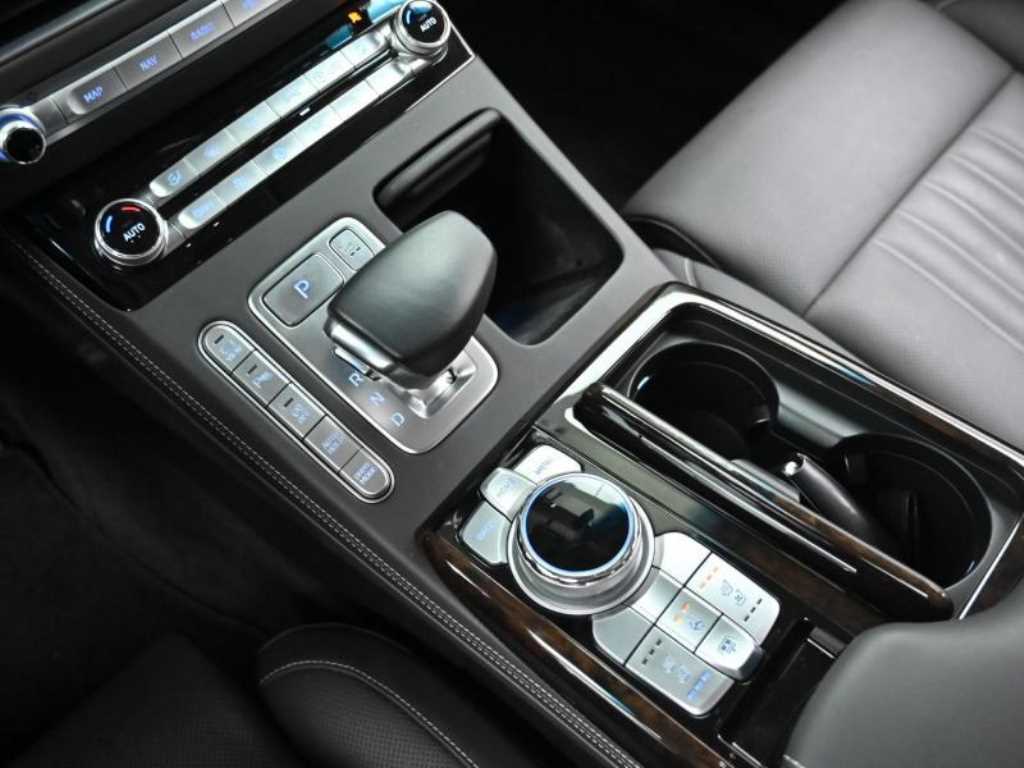 Genesis G90 - Vista 9