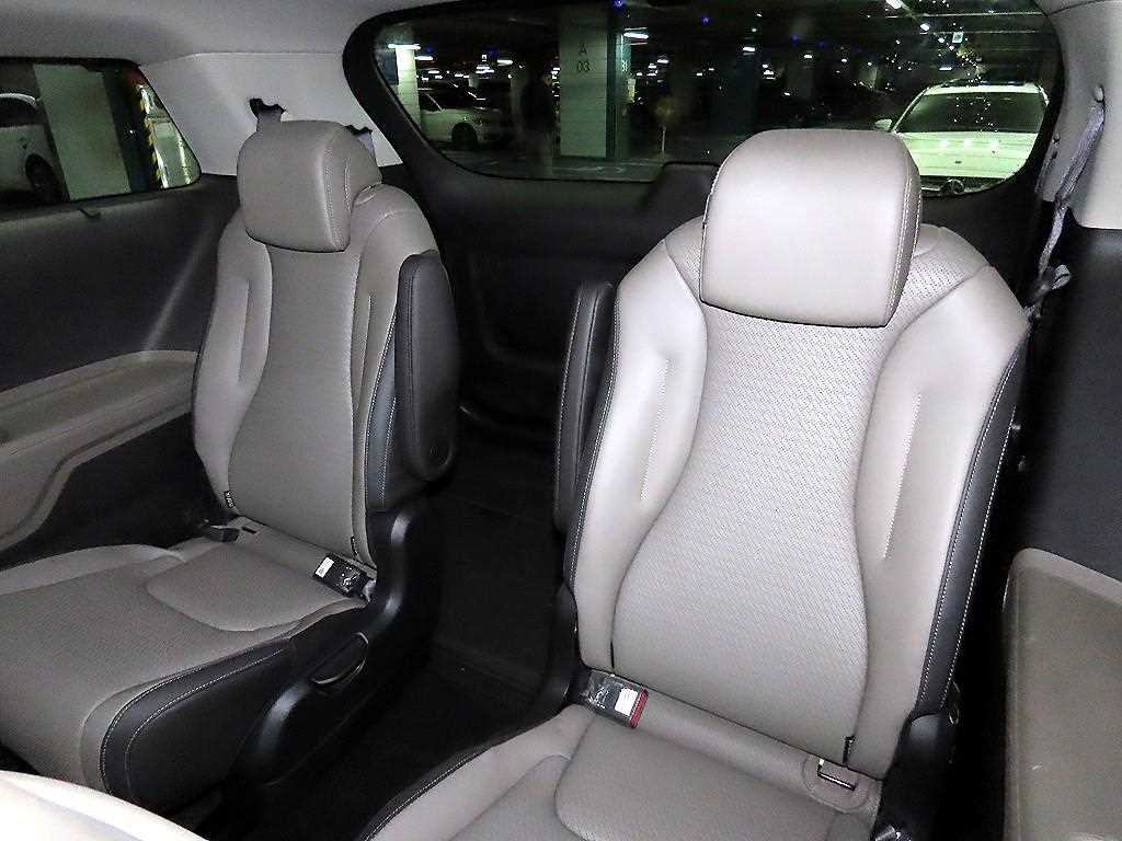 KIA Carnival - Vista 8