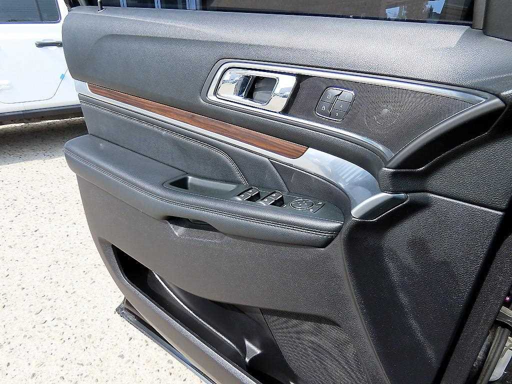 Ford Explorer - Vista 11