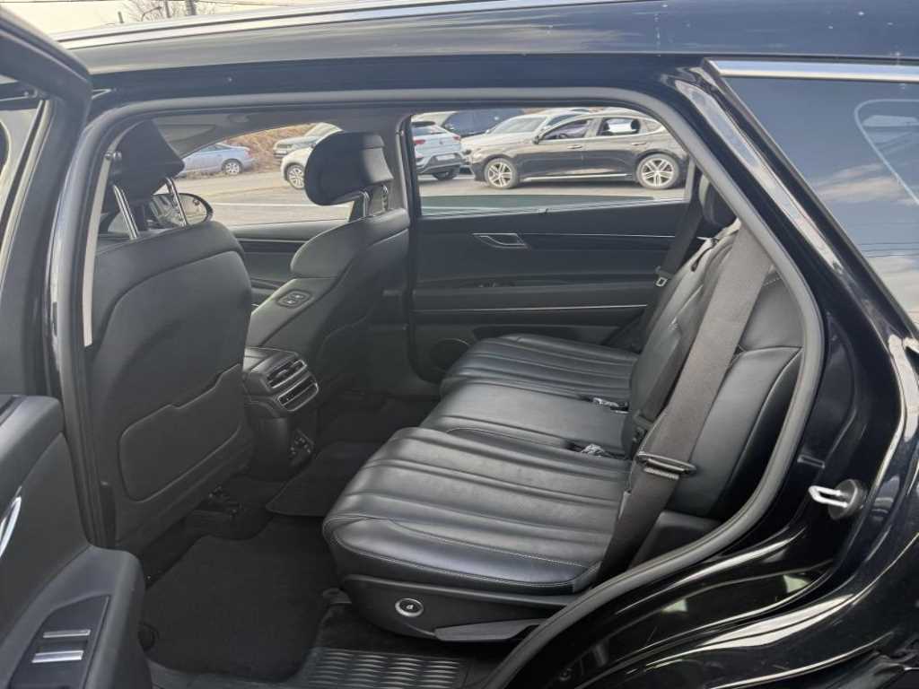 Genesis GV80 - Vista 6