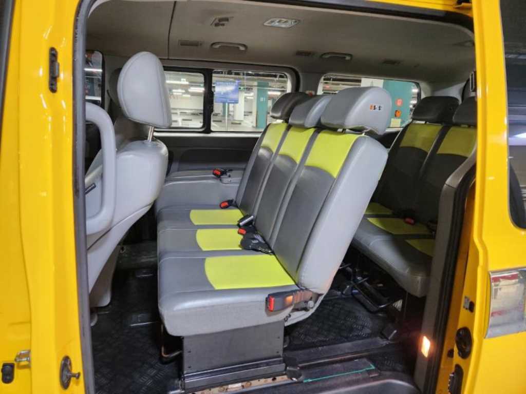 HYUNDAI Starex - Vista 7