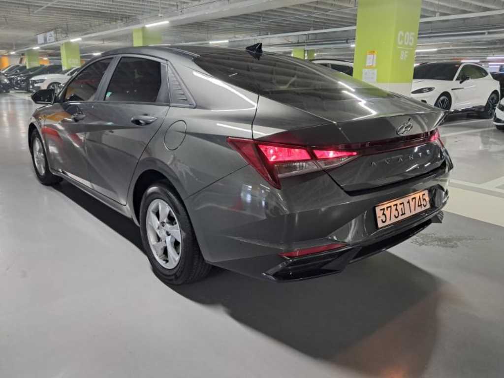 HYUNDAI Avante - Vista 4