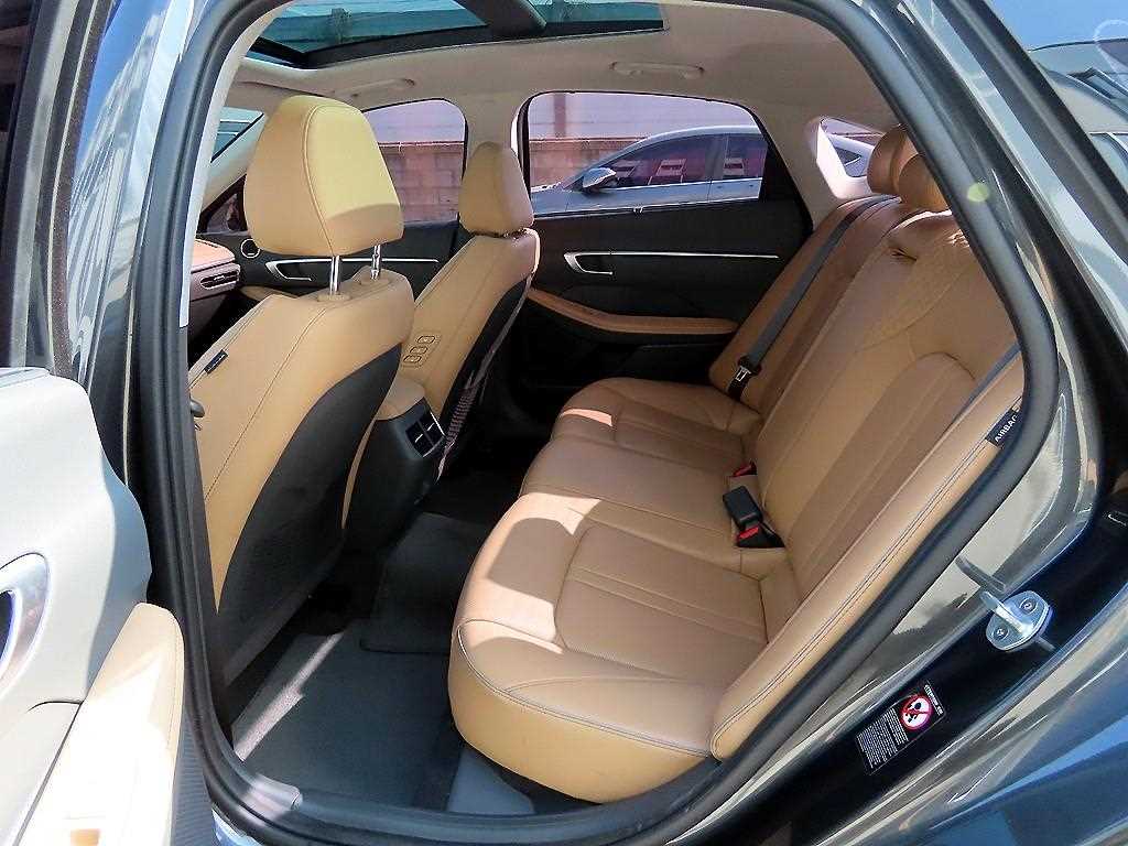 HYUNDAI Sonata - Vista 6