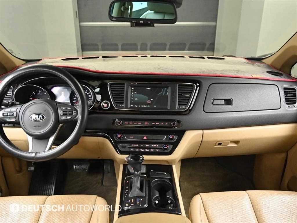 KIA Carnival - Vista 7