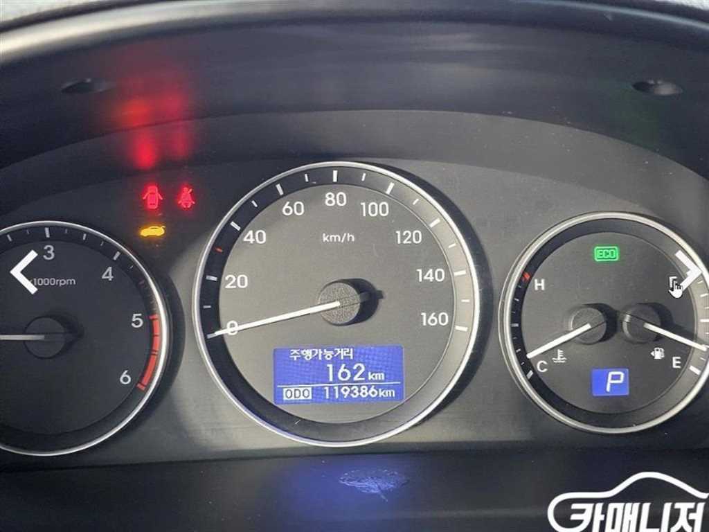 HYUNDAI Starex - Vista 7