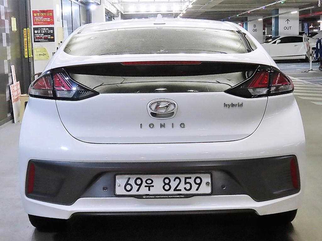 HYUNDAI Ioniq - Vista 5