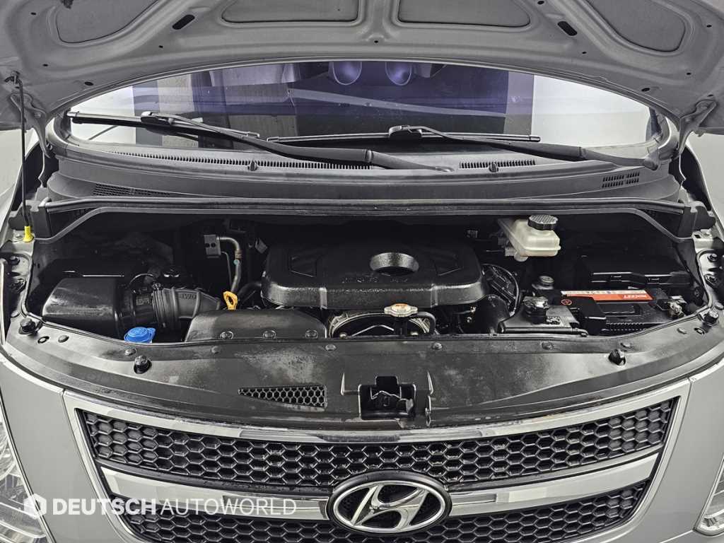 HYUNDAI Starex - Vista 6