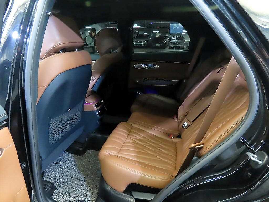 Genesis GV70 - Vista 7