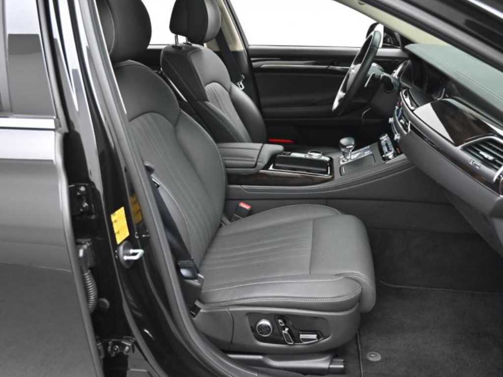 Genesis G90 - Vista 10