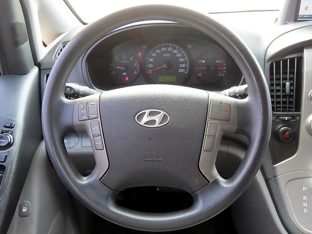 HYUNDAI Starex - Vista 7