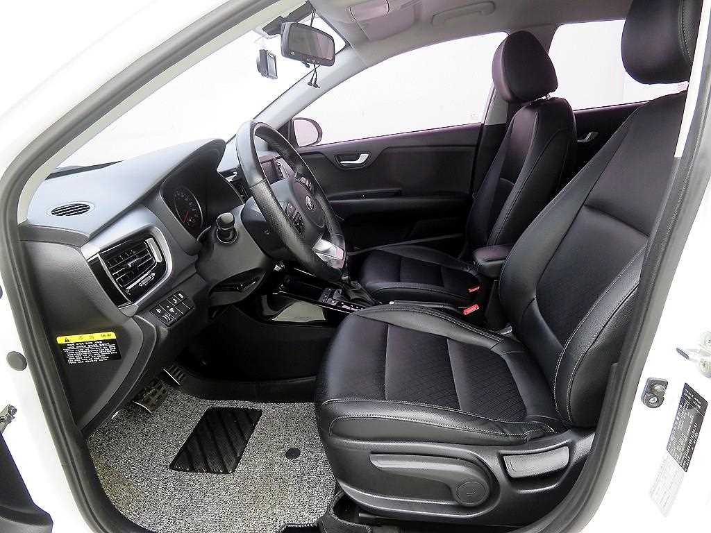 KIA Stonic - Vista 7