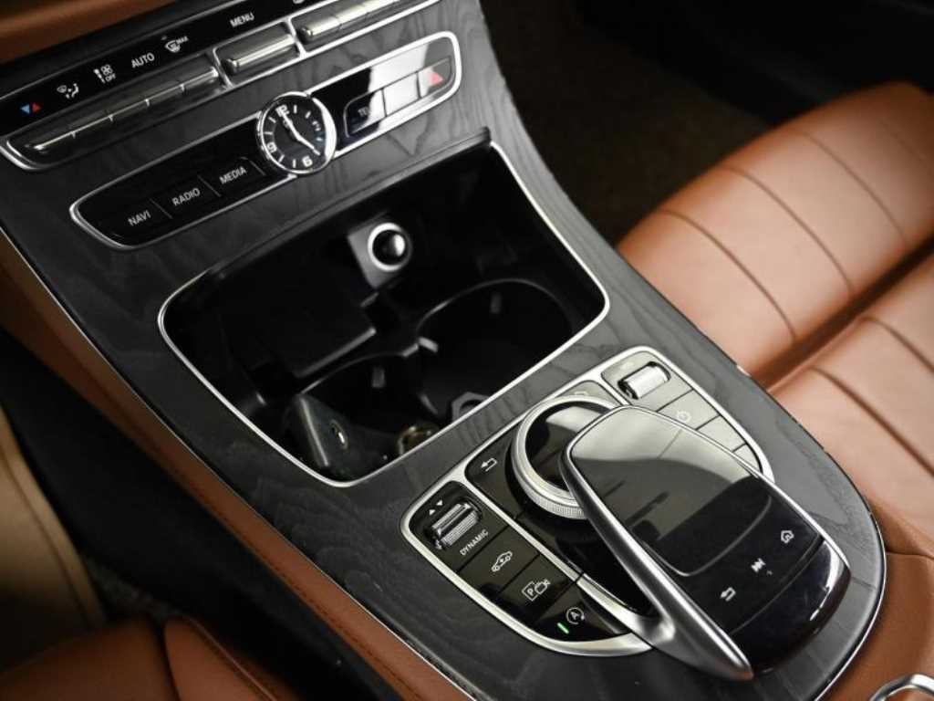 Mercedes Benz E class - Vista 10