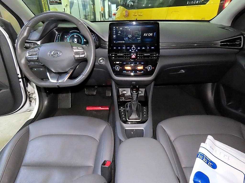 HYUNDAI Ioniq - Vista 10