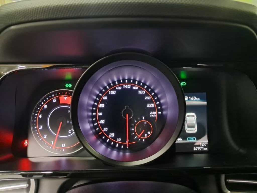 HYUNDAI Avante - Vista 10