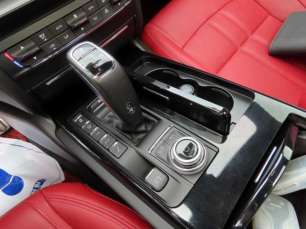 Maserati Ghibli - Vista 10