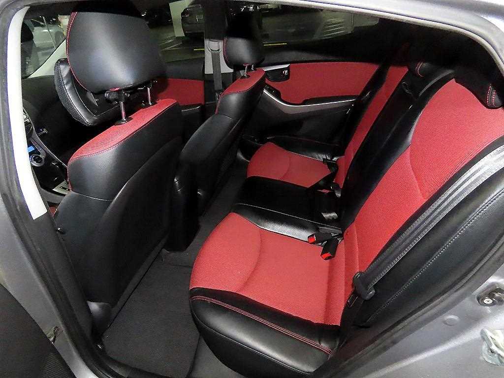 HYUNDAI Avante - Vista 7