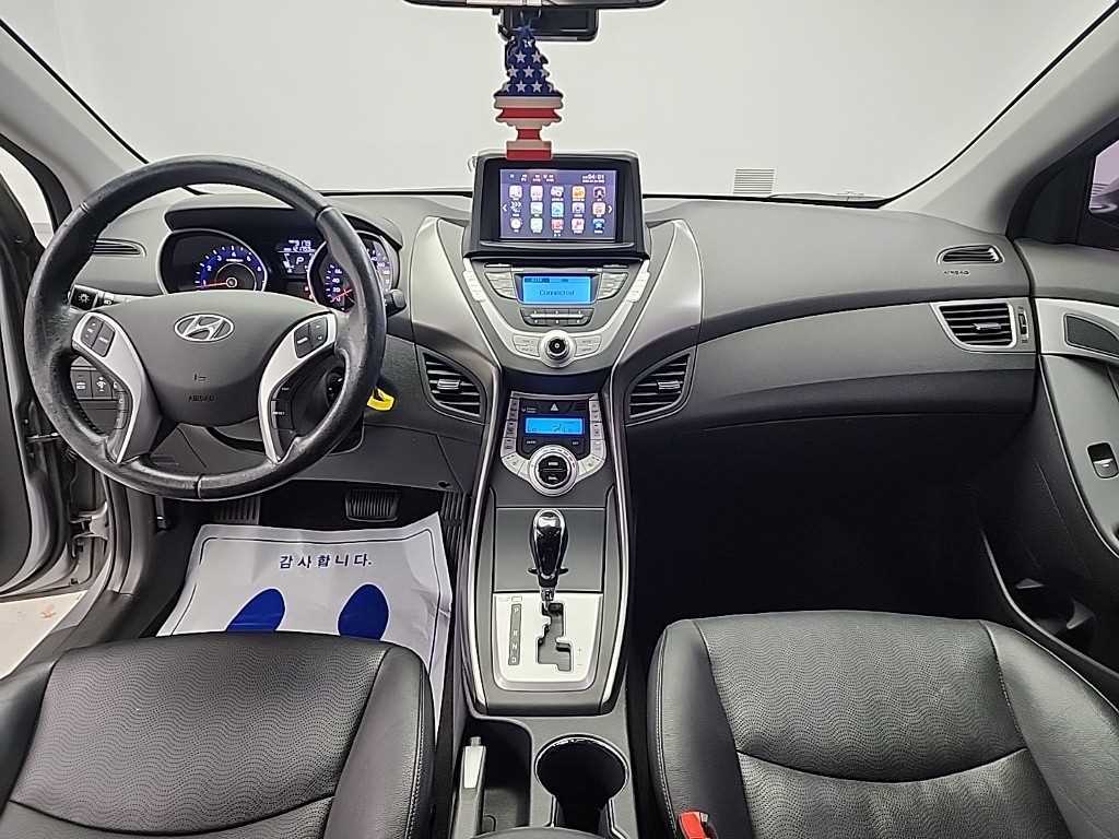 HYUNDAI Avante - Vista 7