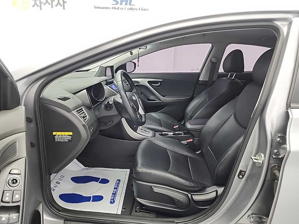 HYUNDAI Avante - Vista 11