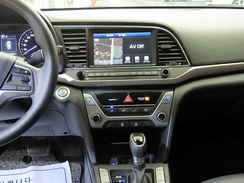 HYUNDAI Avante - Vista 11