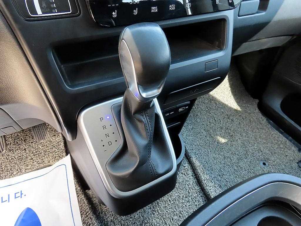 HYUNDAI Staria - Vista 10