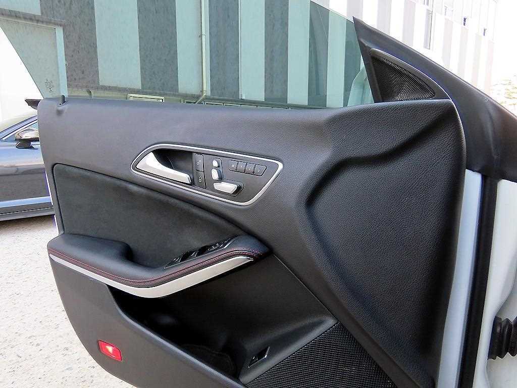 Mercedes Benz CLA Class - Vista 11