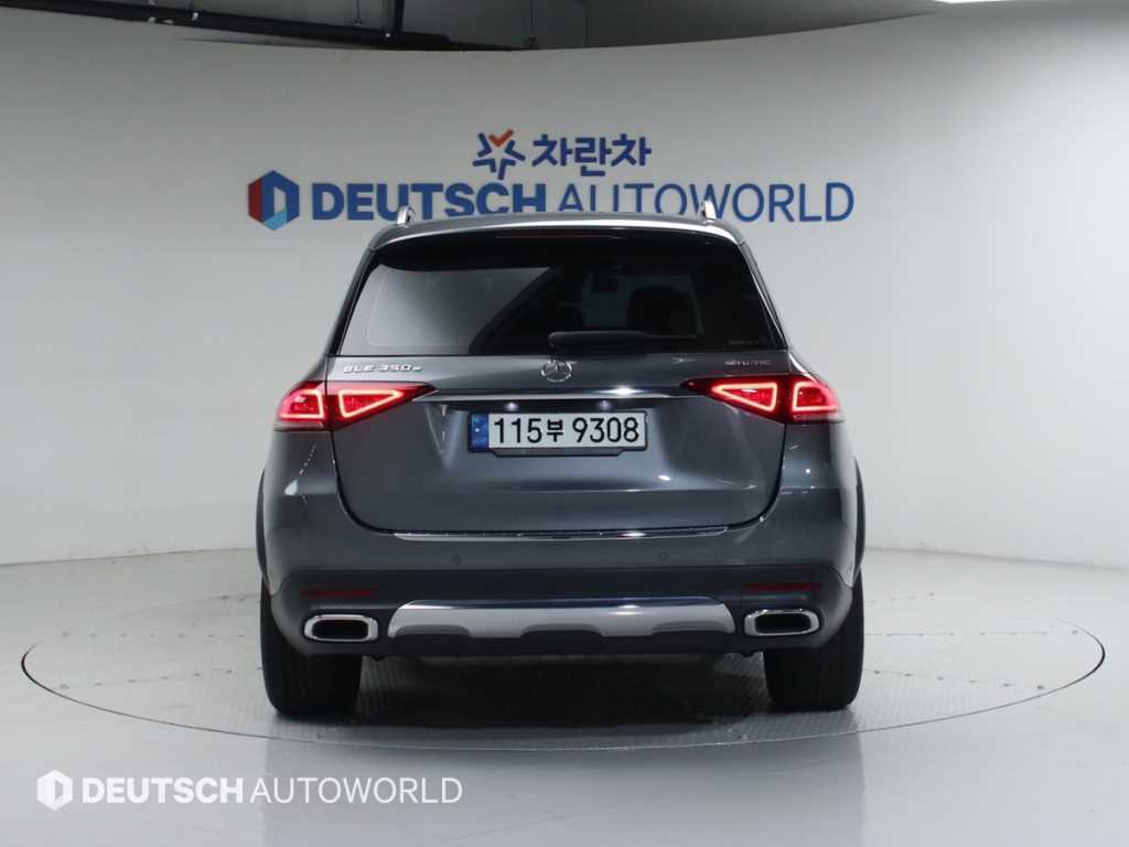 Mercedes Benz GLE Class - Vista 4