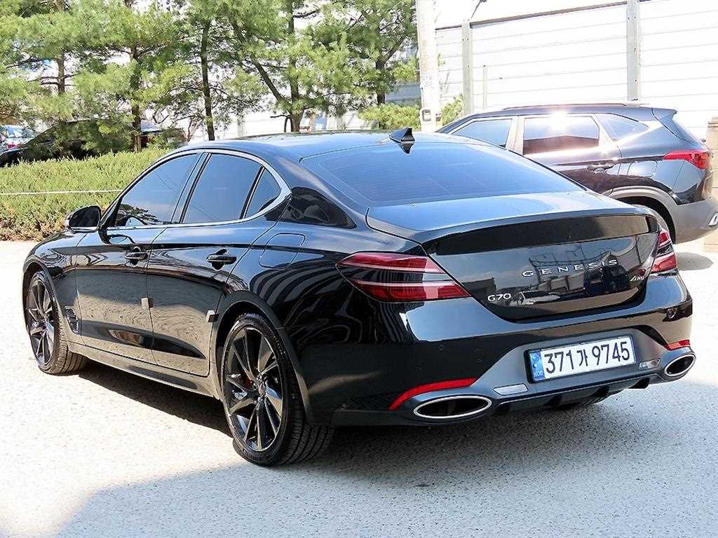 Genesis G70 - Vista 3