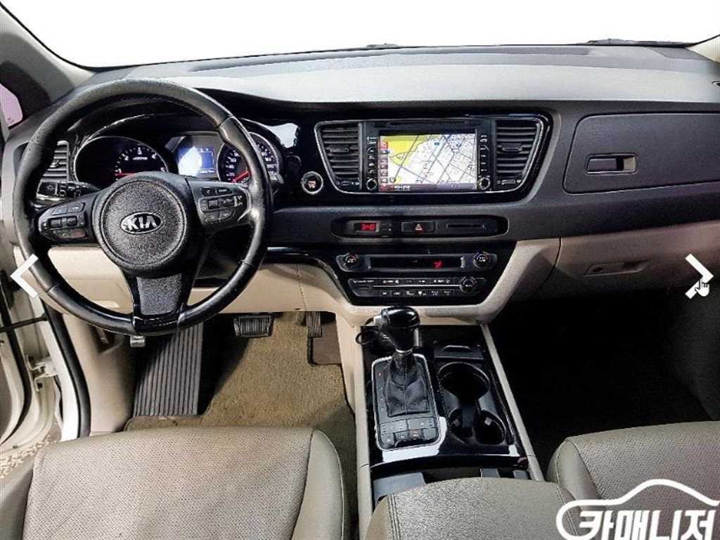 KIA Carnival - Vista 5
