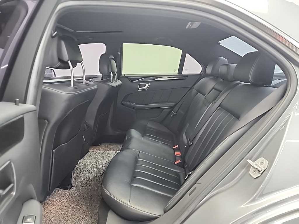 Mercedes Benz E class - Vista 12