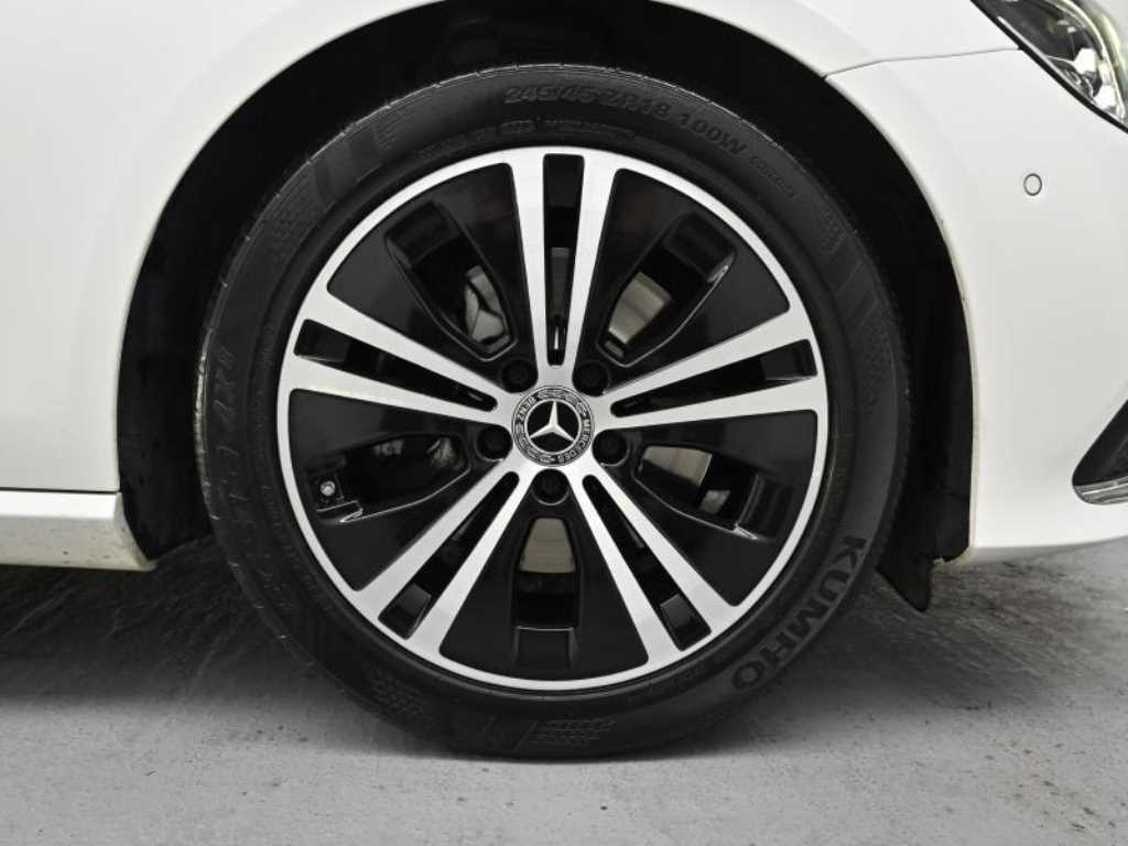 Mercedes Benz E class - Vista 5