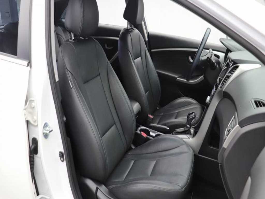 HYUNDAI i30 - Vista 10