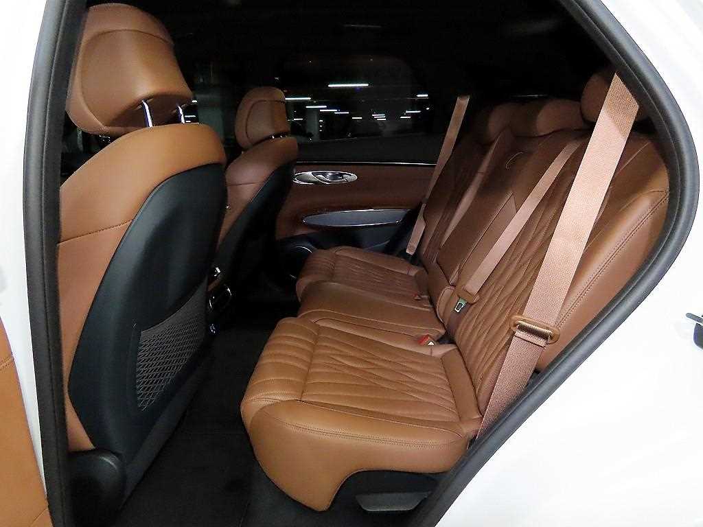 Genesis GV70 - Vista 7