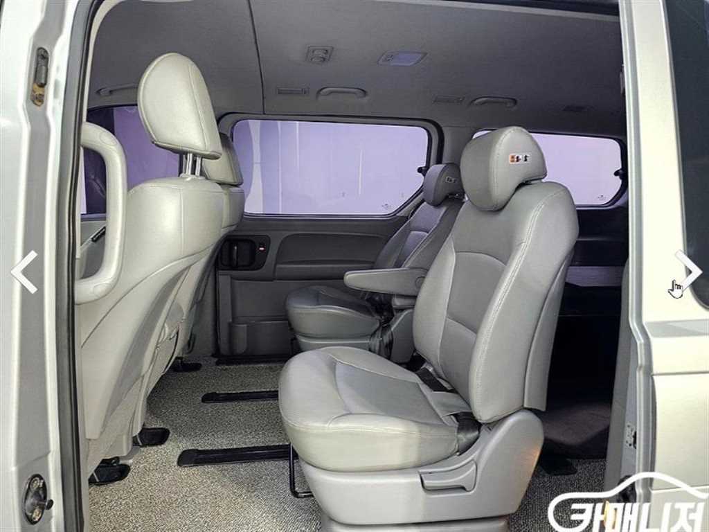 HYUNDAI Starex - Vista 9