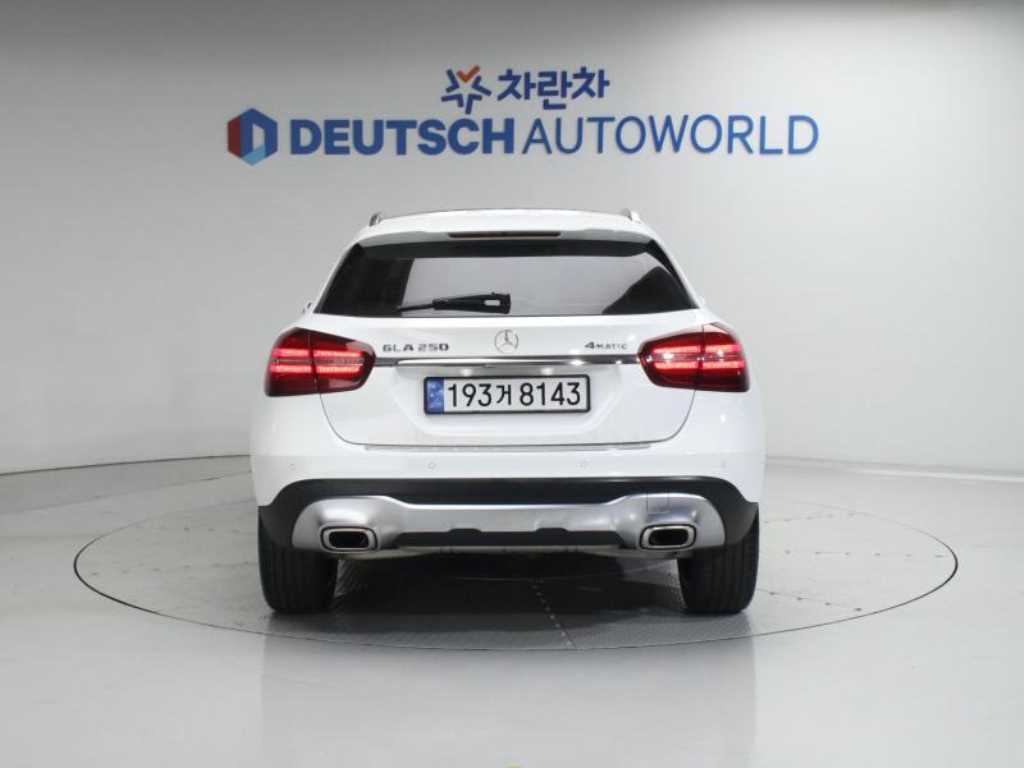 Mercedes Benz GLA Class - Vista 4