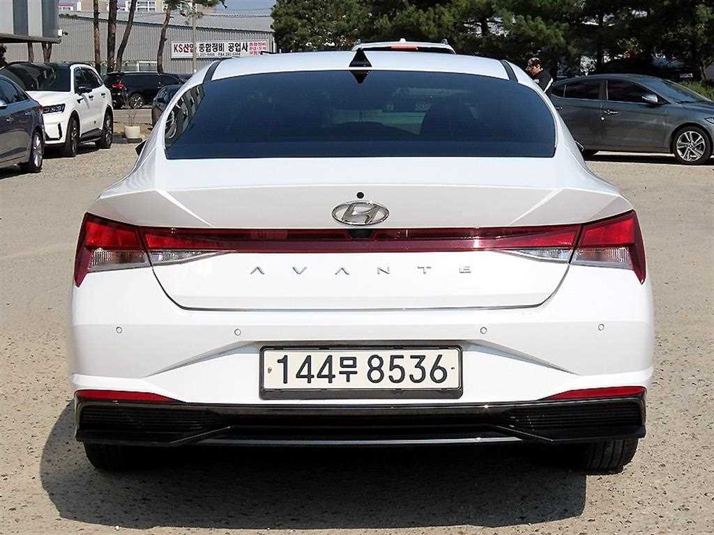 HYUNDAI Avante - Vista 4